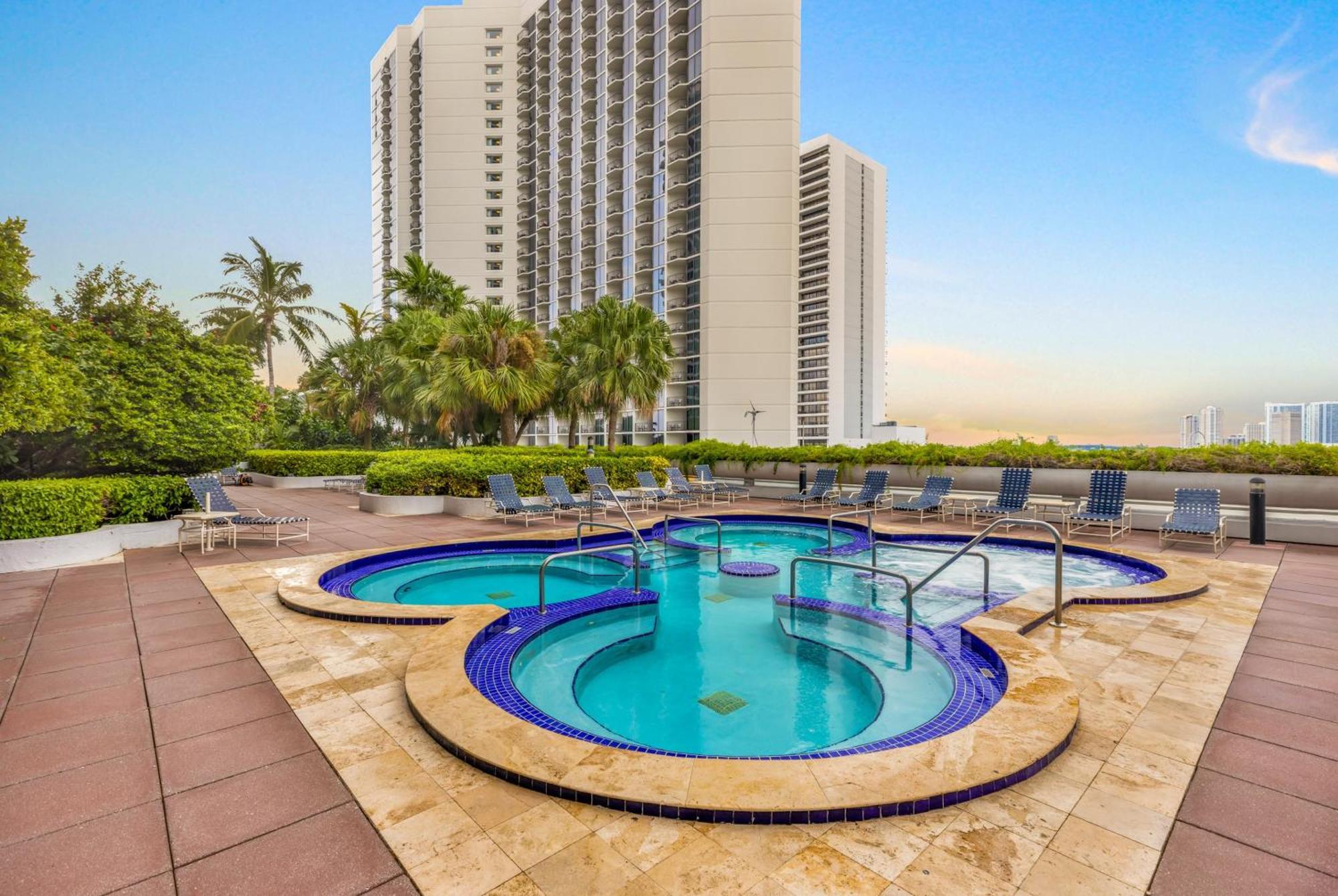 Апартаменты Bayview Bliss Biscayne Дорел Экстерьер фото